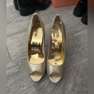 Michael Kors Champagne Open Toed Pumps Size 10